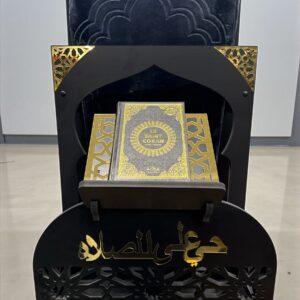 Porte Coran et tapis noir doré